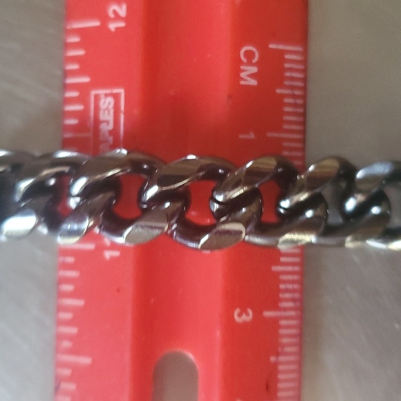 Alexander McQueen - Picture 8 of 9